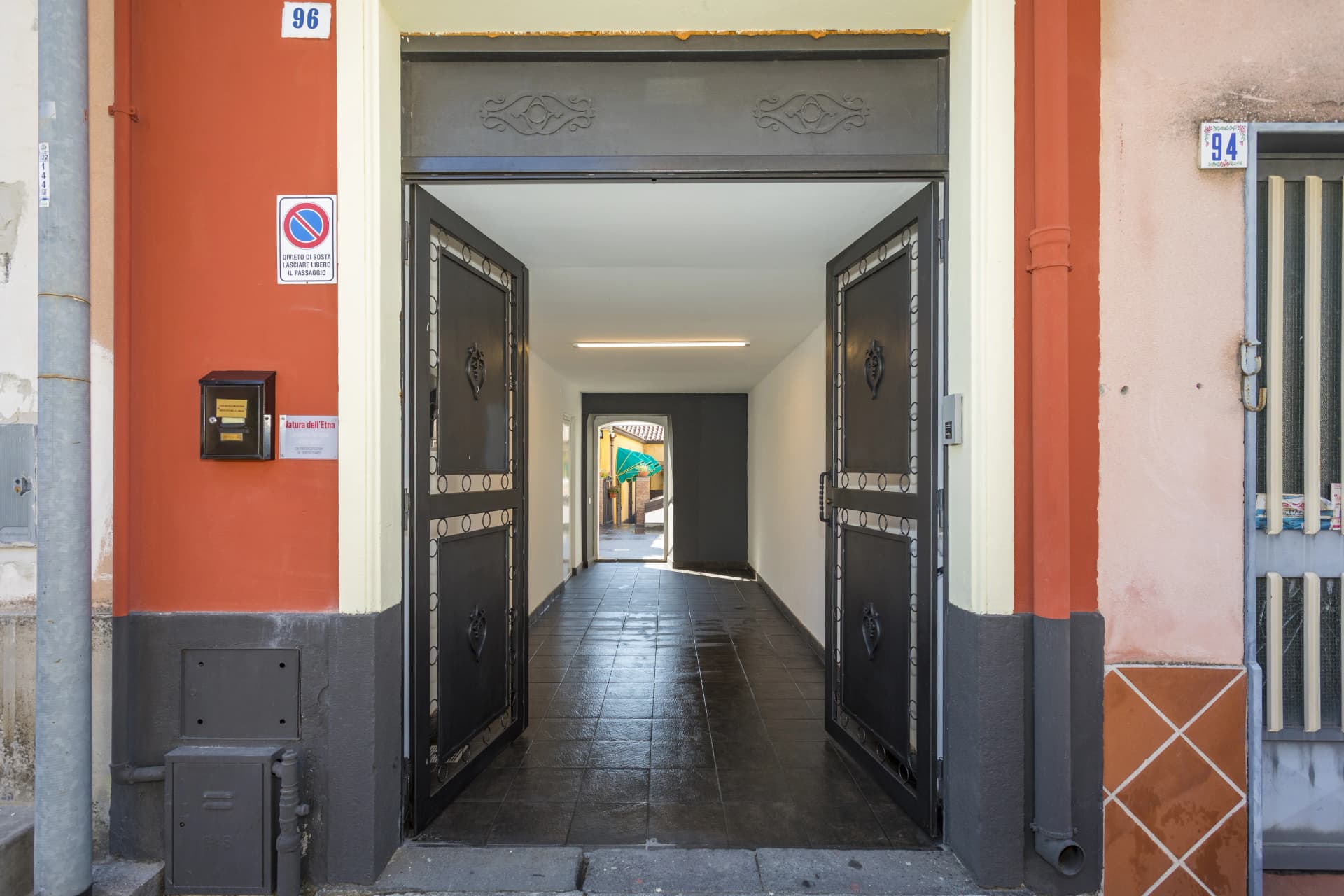 Vista esterna ingresso appartamento - Casa vacanze Belpasso con giardino